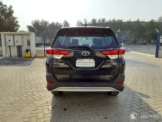 2019-toyota-range-rover-vogue-se-373599-17822637